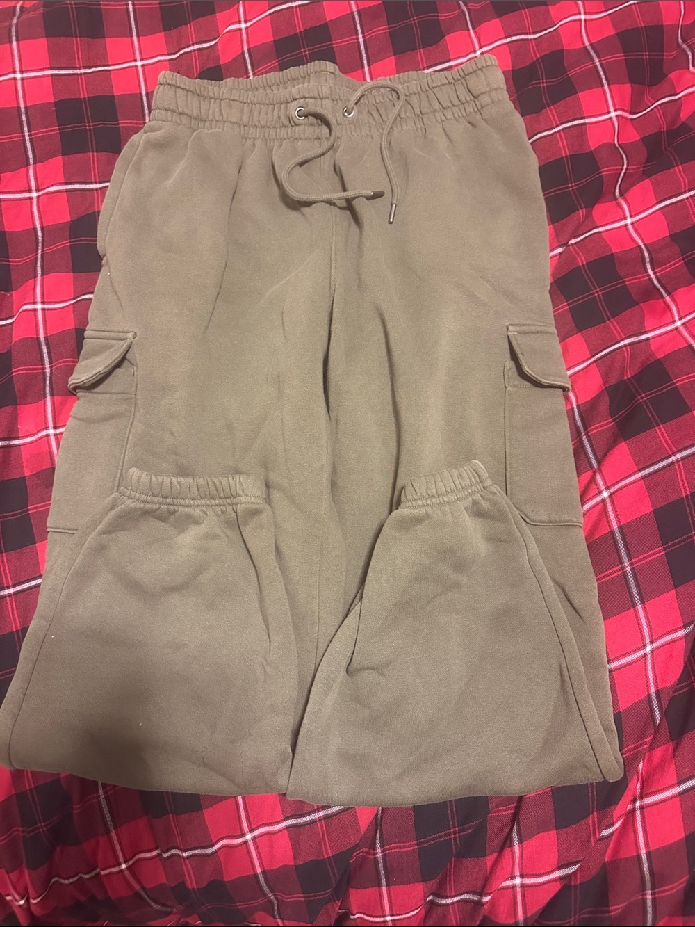 Under Armour Olive Green Cargo Sweatpants with Drawstring Waist